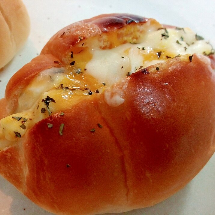 卵サラダととろけるチーズのロールパン レシピ 作り方 By ぷ みぃまま 楽天レシピ 卵サラダととろけるチーズのロールパン レシピ 作り方 By ぷ みぃまま 楽天レシピ